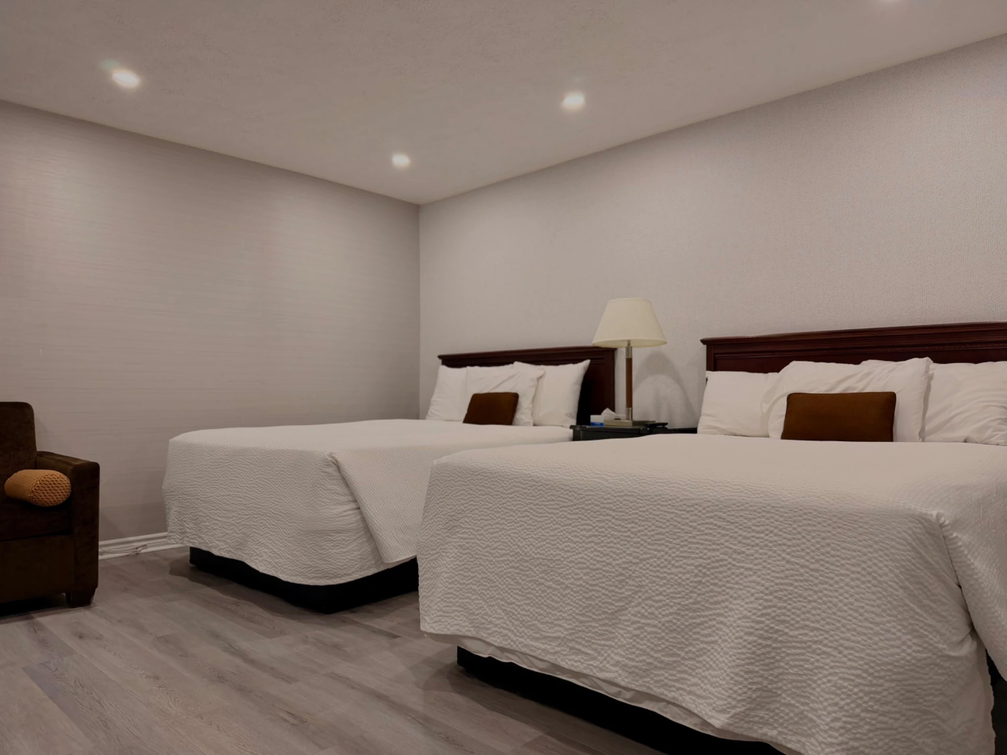 Deluxe Family Room at Wiarton Willys Inn